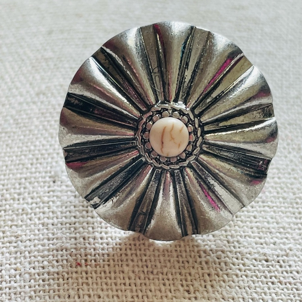 ❤️JUST IN!❤️ Julice Silver Sunburst Stretch Stone Ring